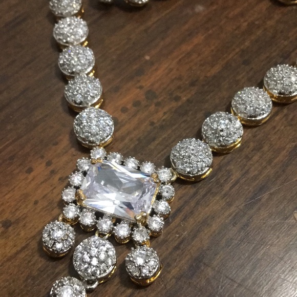 Gorgeous rhinestone necklace set - Picture 2 of 3